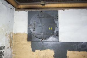 Ligne Maginot - NANCY- LAXOU - CENTRAL PROTéGé - (Central téléphonique isolé) - Détail d'une des baies de ventilation
L'inscription n'est pas pas d'époque. Elle a été faite dans le cadre du tournage du film de JP JEUNET