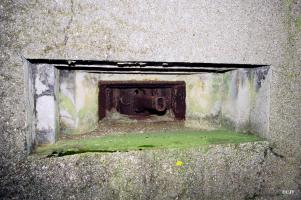 Ligne Maginot - A12 - ERMITAGE SUD - (Casemate d'infanterie) - Trémie type Lille pour mitrailleuse Hotchkiss (incomplète)
Etat 1998