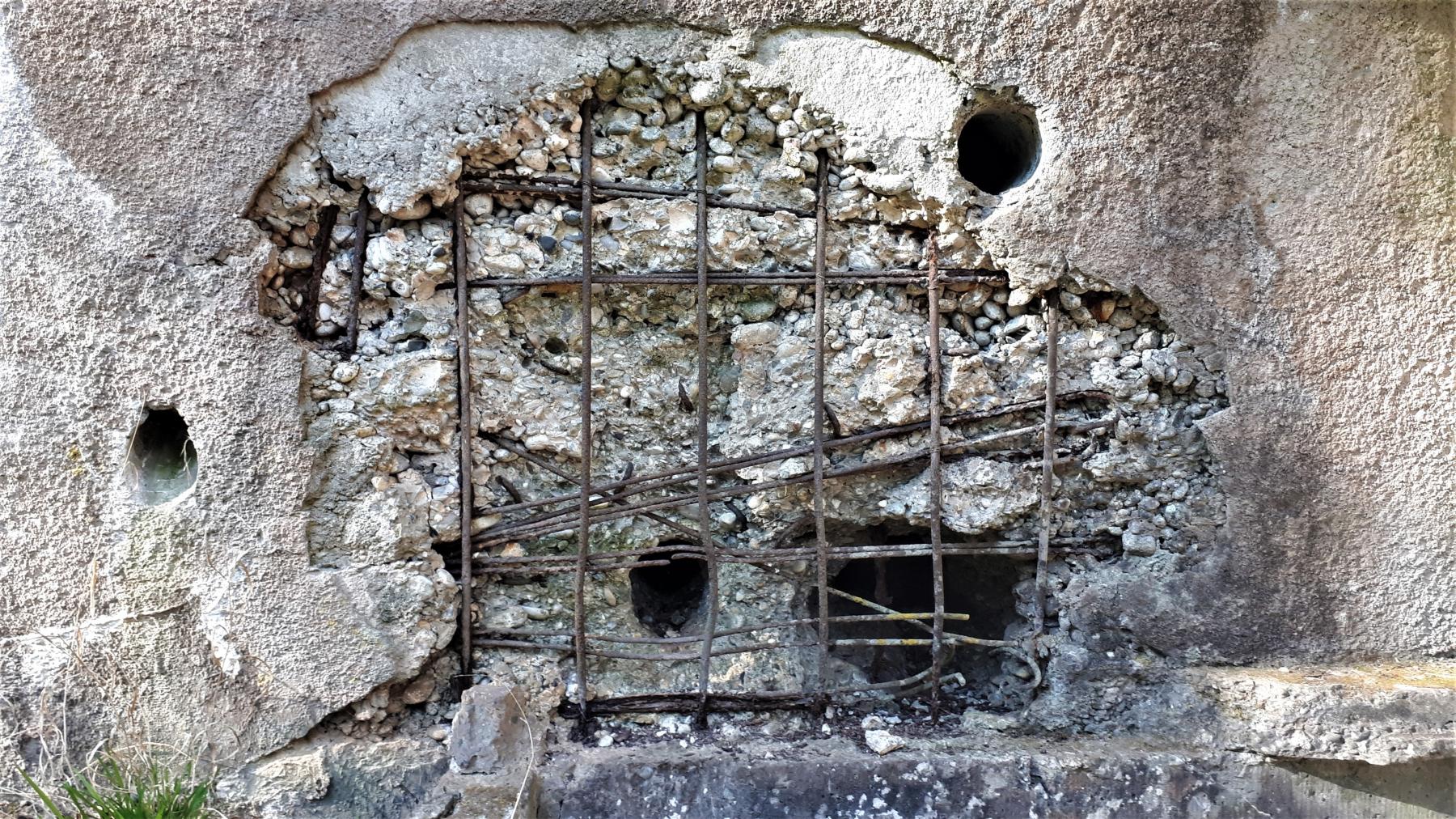 Ligne Maginot - TRAUTBACH OUEST - (Blockhaus pour arme infanterie) - Dégâts sur la façade - Gregory Fuchs