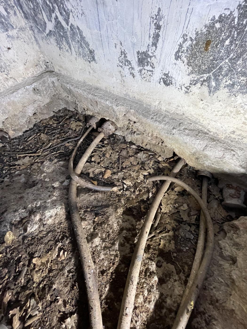 Ligne Maginot - U - (Chambre de coupure) - L'arrivée et le départ des câbles téléphoniques - DK_Antoine4