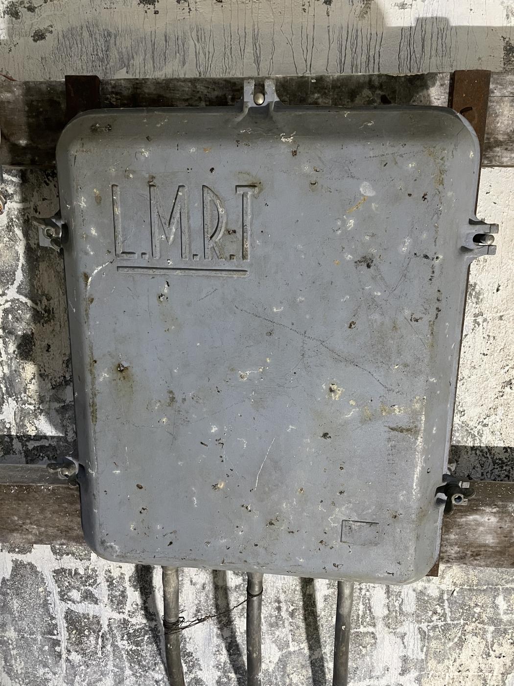 Ligne Maginot - U - (Chambre de coupure) - Le boitier répartiteur LMRT (modernisé après-guerre, années 1950) - DK_Antoine4
