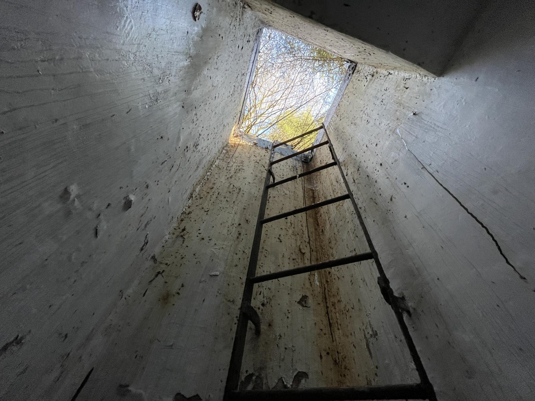 Ligne Maginot - C4 - (Chambre de coupure) - Puits d'accès avec son échelle - DK_Antoine4
