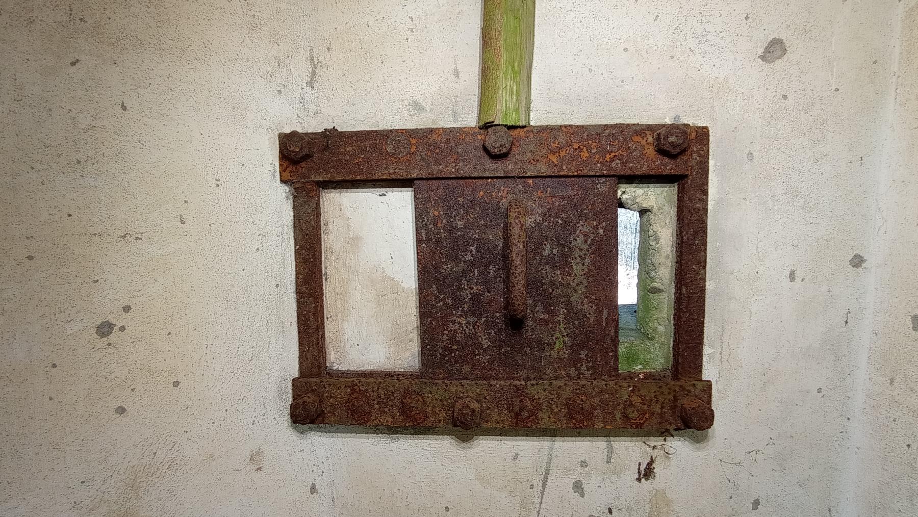Ligne Maginot - FM39 - DIEBSKOPF 1 - (Blockhaus pour arme infanterie) - Détail du créneau frontal - Baptiste GAUDIN