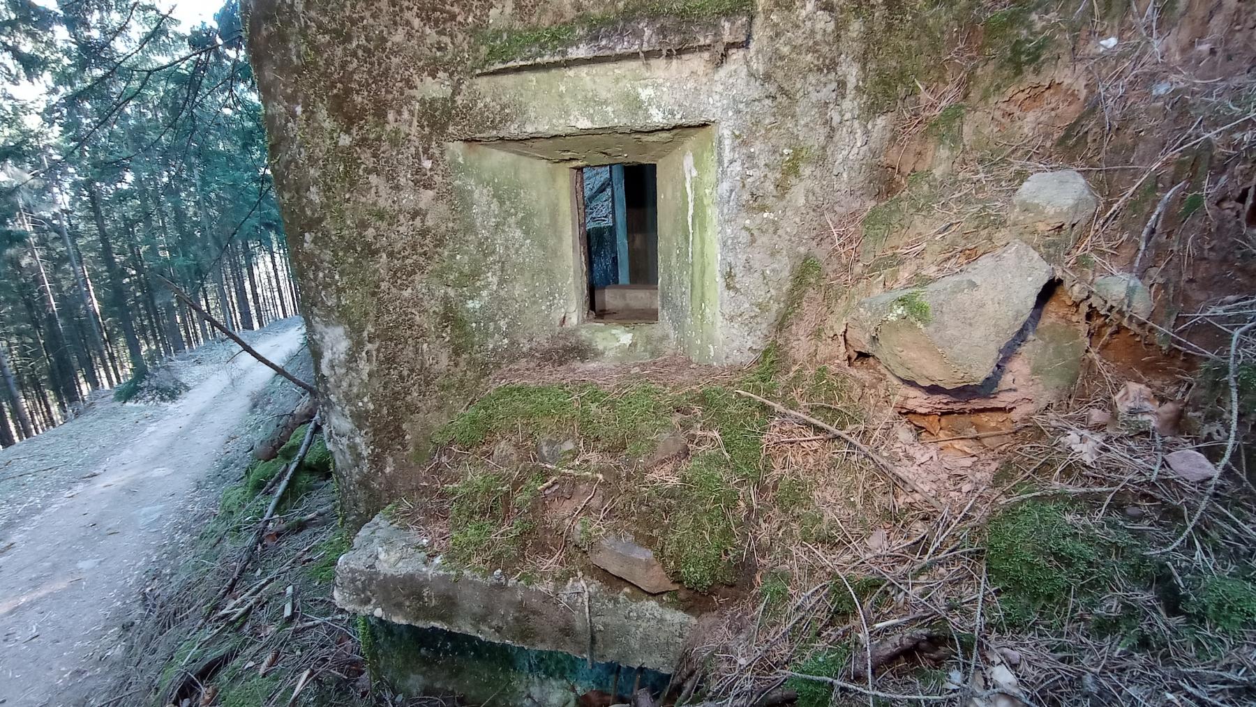 Ligne Maginot - FM77 - BETZENTHAL 4 - (Blockhaus pour arme infanterie) - Détail du créneau frontal  - Baptiste GAUDIN