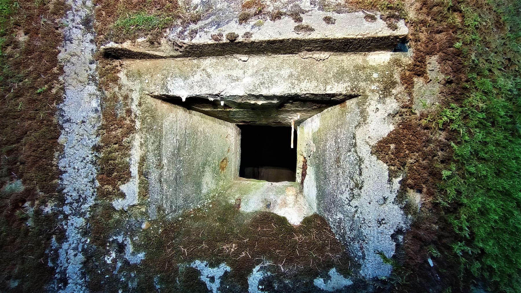 Ligne Maginot - FM77 - BETZENTHAL 4 - (Blockhaus pour arme infanterie) - Détail du créneau latéral  - Baptiste GAUDIN