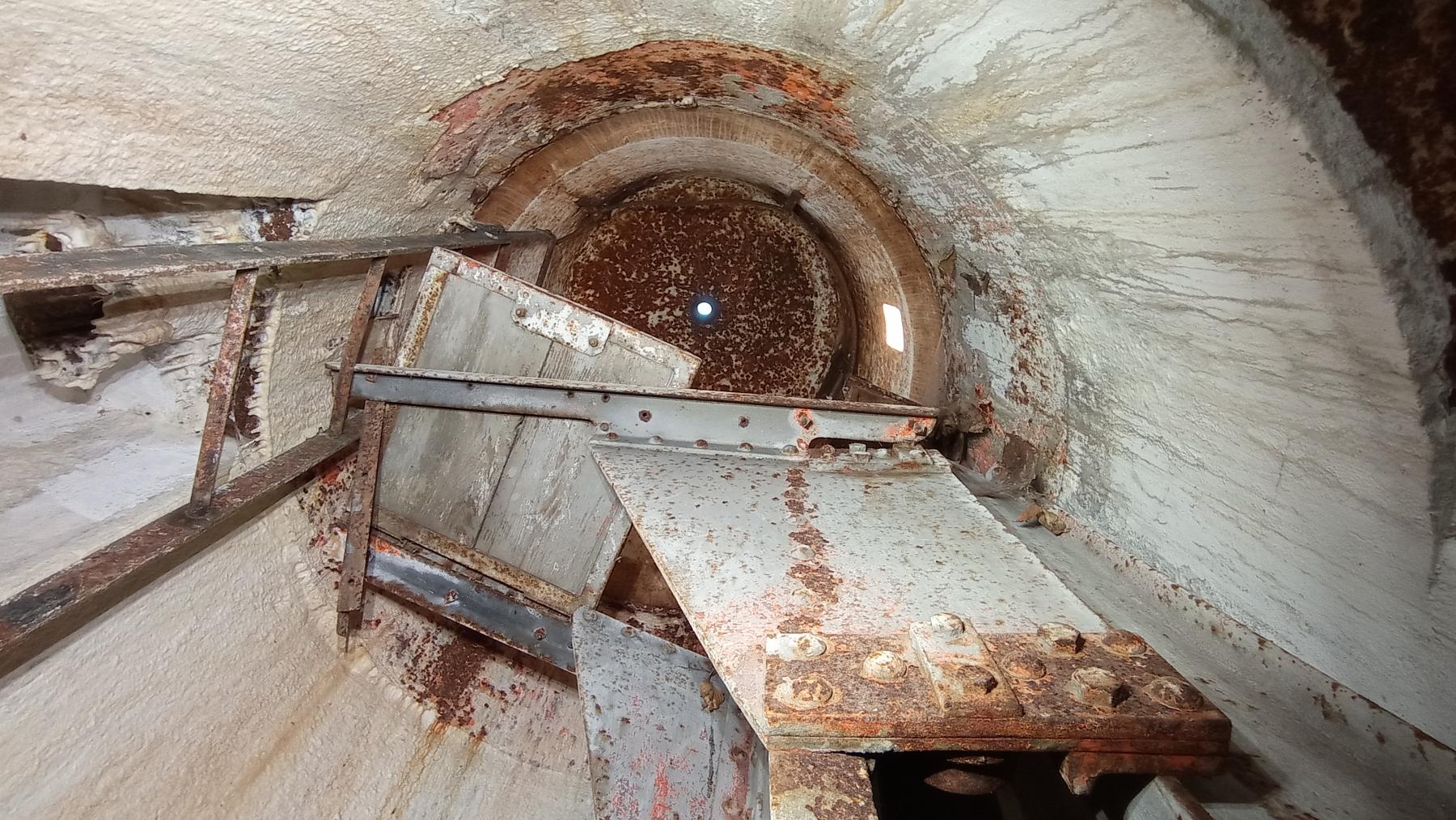 Ligne Maginot - GUNSTHAL FERME EST - (Blockhaus pour arme infanterie) - Puits de la cloche GFM - Baptiste GAUDIN