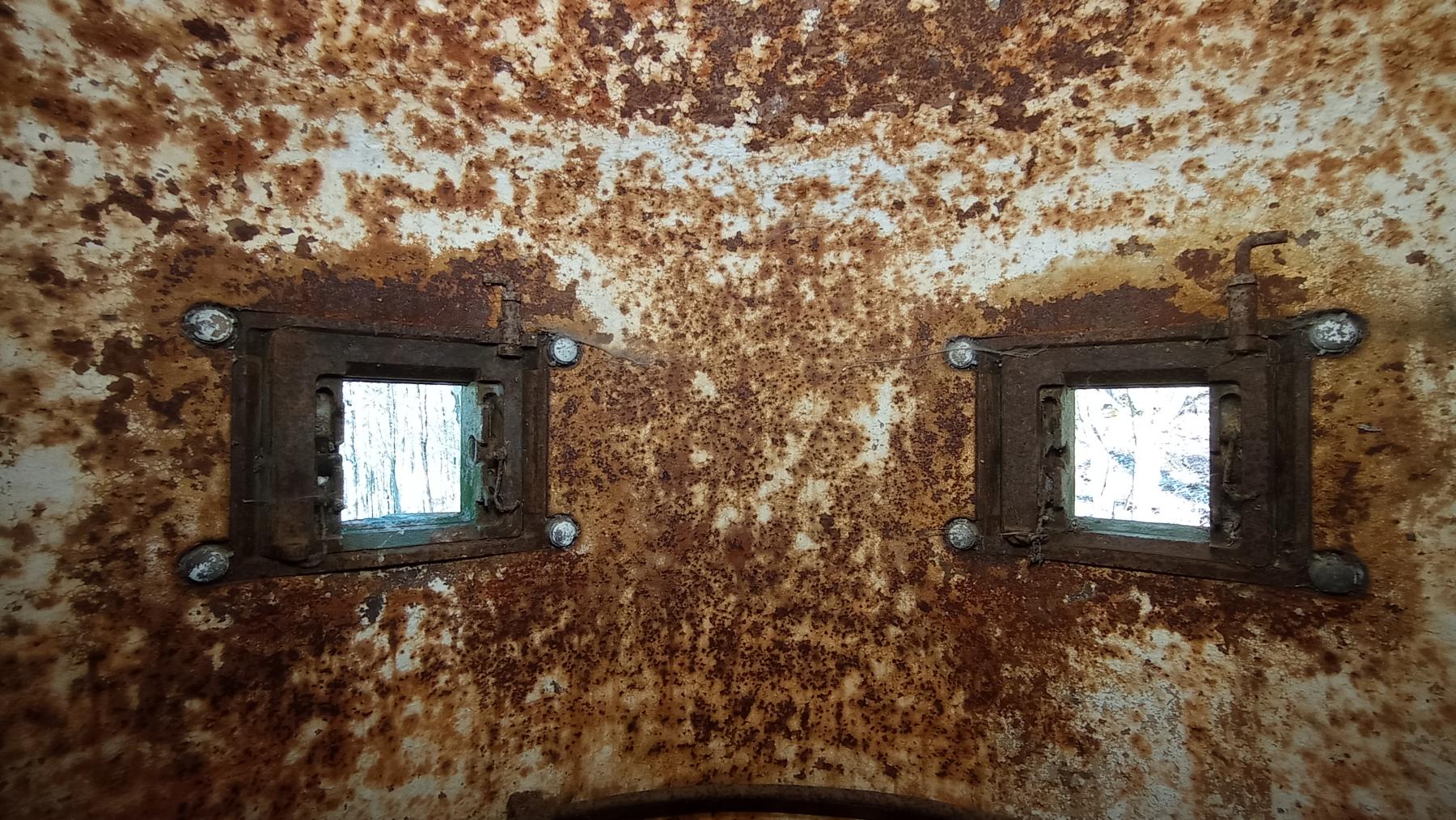 Ligne Maginot - GUNSTHAL FERME EST - (Blockhaus pour arme infanterie) - Créneaux de la cloche GFM - Baptiste GAUDIN