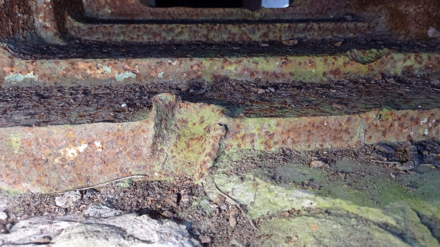 Ligne Maginot - GUNSTHAL FERME EST - (Blockhaus pour arme infanterie) - Impacts sur le créneau - Baptiste GAUDIN
