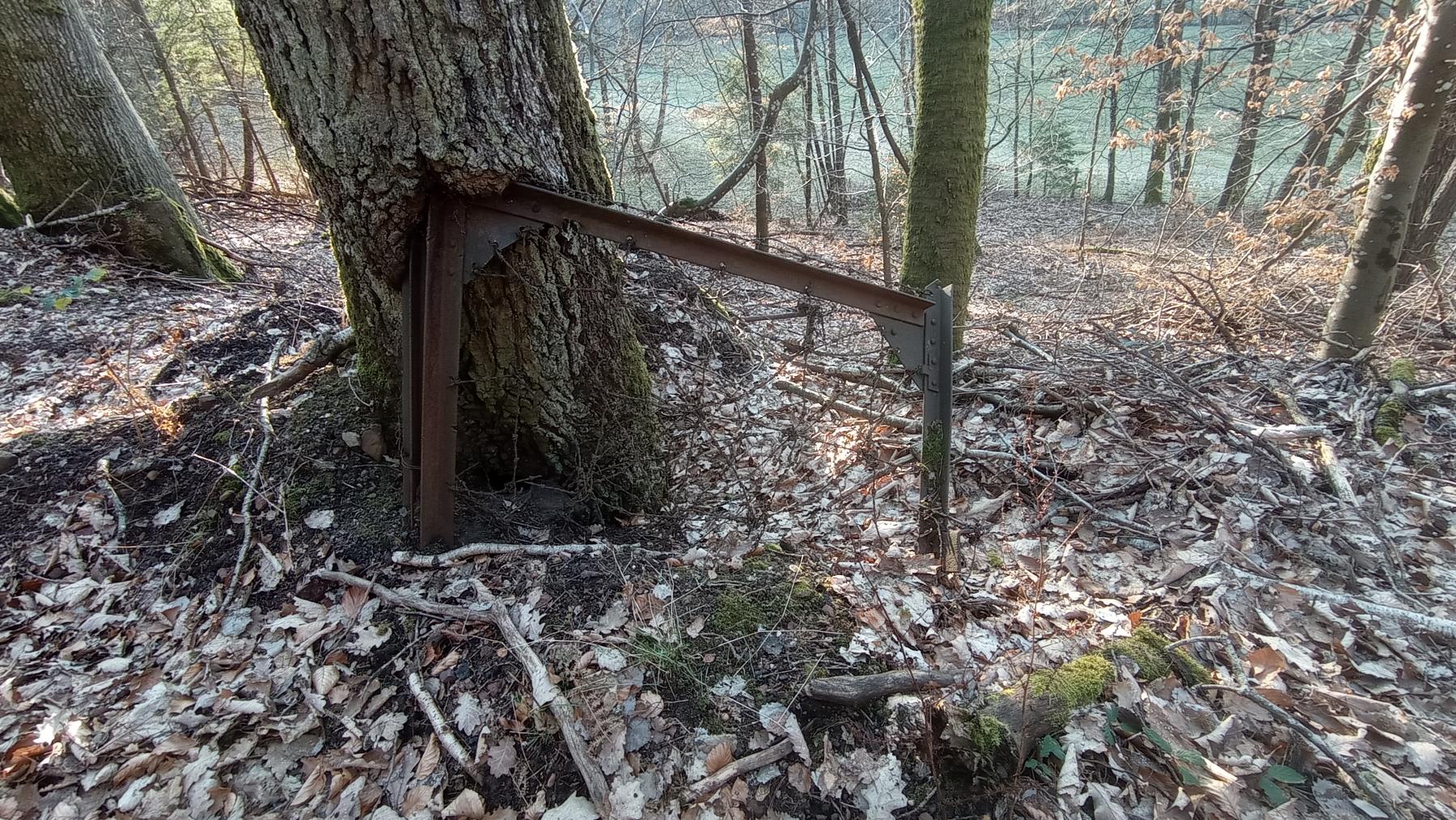 Ligne Maginot - GUNSTHAL FERME EST - (Blockhaus pour arme infanterie) - Portail de la clôture limitant le terrain en temps de paix autour de la casemate - Baptiste GAUDIN