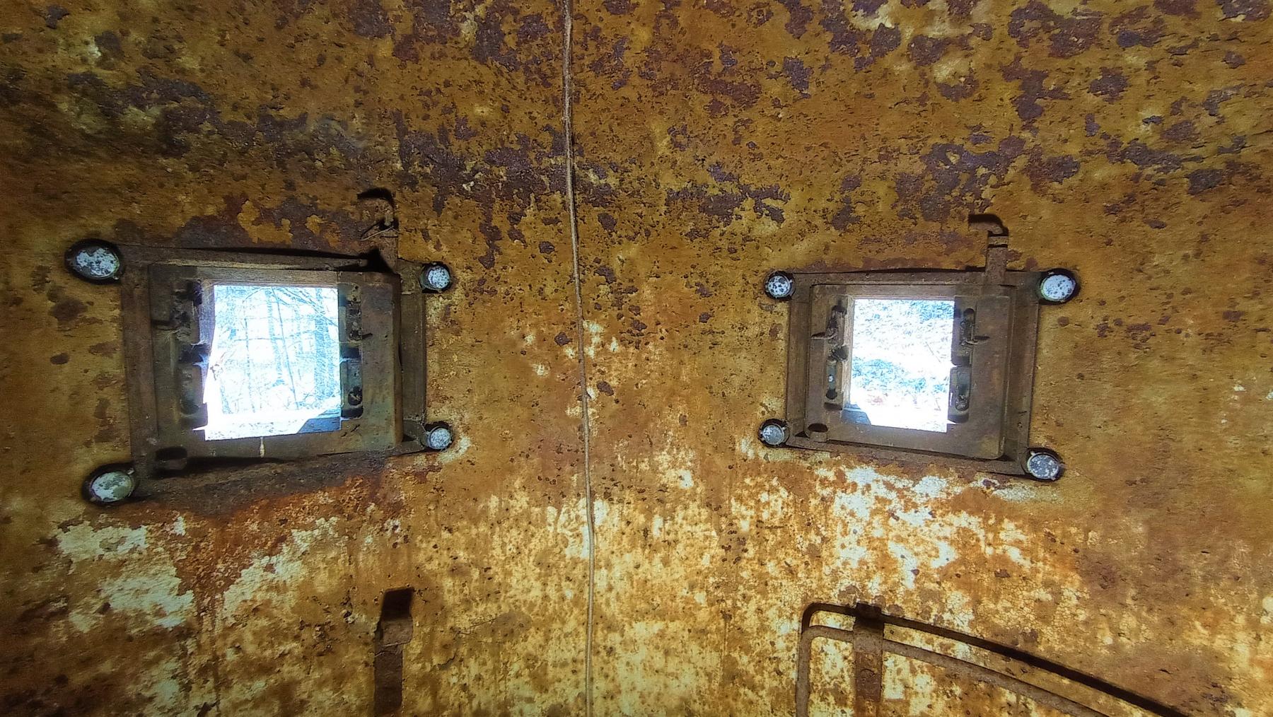 Ligne Maginot - GUNSTHAL FERME OUEST - (Blockhaus pour arme infanterie) - Créneaux de la cloche GFM - Baptiste GAUDIN