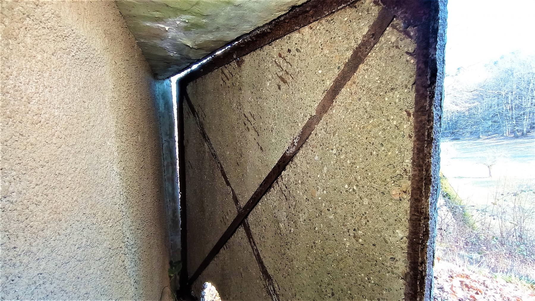 Ligne Maginot - GUNSTHAL FERME OUEST - (Blockhaus pour arme infanterie) - Le panneau de camouflage encore en place - Baptiste GAUDIN