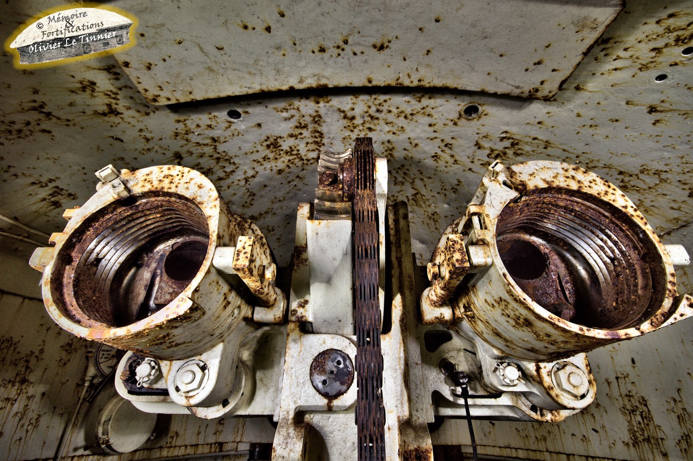 Ligne Maginot - FOUR A CHAUX - FAC - (Ouvrage d'artillerie) - Bloc 2
L'arrière des tubes de la tourelle de 75 - LE TINNIER Olivier