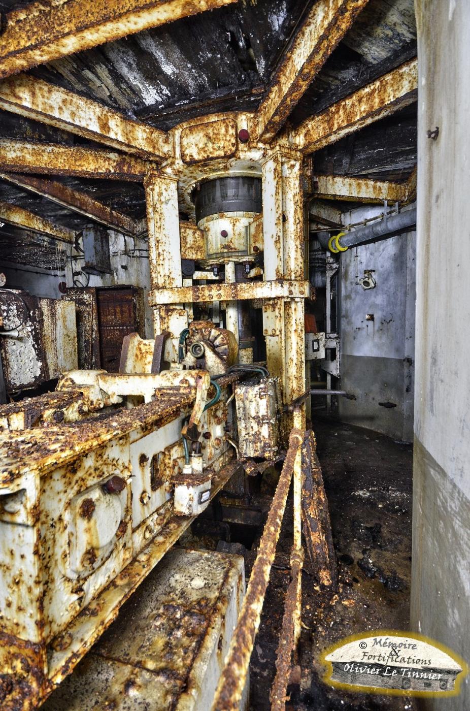 Ligne Maginot - FOUR A CHAUX - FAC - (Ouvrage d'artillerie) - Bloc 3
Etage inférieur de la tourelle de mortiers de 81 - LE TINNIER Olivier