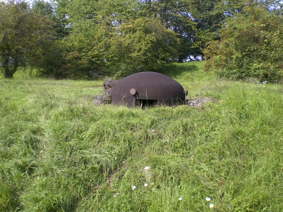 Ligne Maginot - FOUR A CHAUX - FAC - (Ouvrage d'artillerie) - Bloc 1
Cloche GFM Est
L'affaissement de la cloche est bien visible sur cette photo - donceuh
