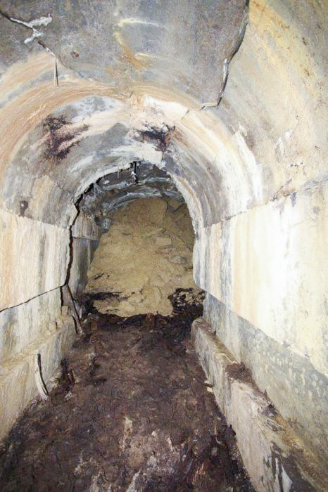 Ligne Maginot - FOUR A CHAUX - FAC - (Ouvrage d'artillerie) - Bloc 1 
L'effondrement de la galerie à totalement condamné l'accès au bloc  - GRAMI