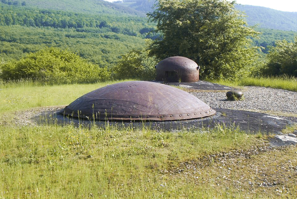 Ligne Maginot - FOUR A CHAUX - FAC - (Ouvrage d'artillerie) - Bloc 2
Tourelle de 75 et cloche GFM - GRASSER Michel