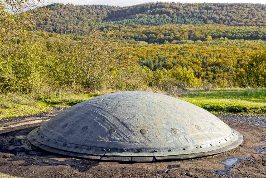 Ligne Maginot - FOUR A CHAUX - FAC - (Ouvrage d'artillerie) - Bloc 2 
Couleurs d'automne sur la tourelle de 75 éclipsée - Michel Teiten