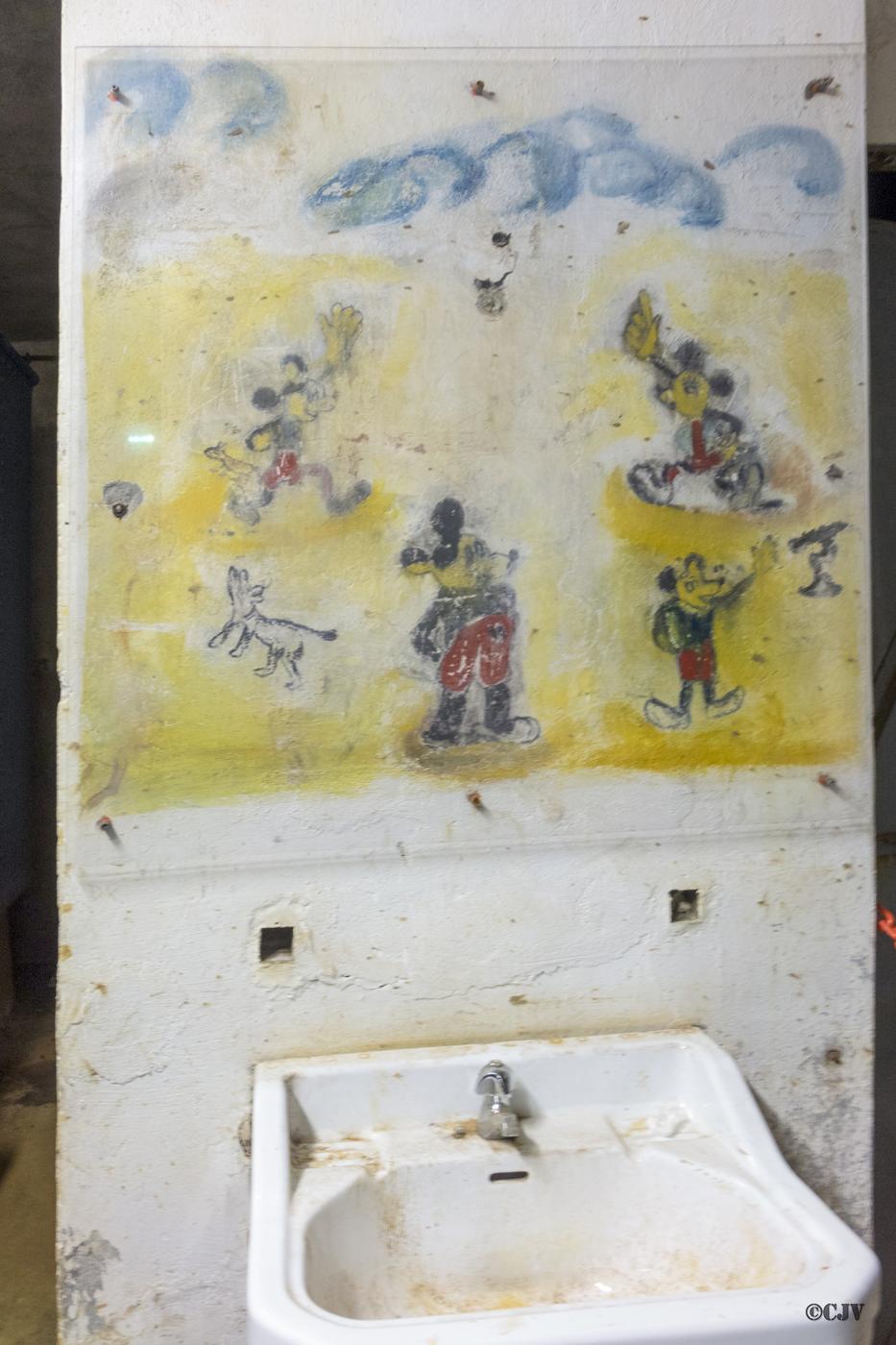 Ligne Maginot - FOUR A CHAUX - FAC - (Ouvrage d'artillerie) - Bloc 2
Etage inférieur de la tourelle de 75
Fresque de la 'drôle de guerre' - Lia VERMEULEN