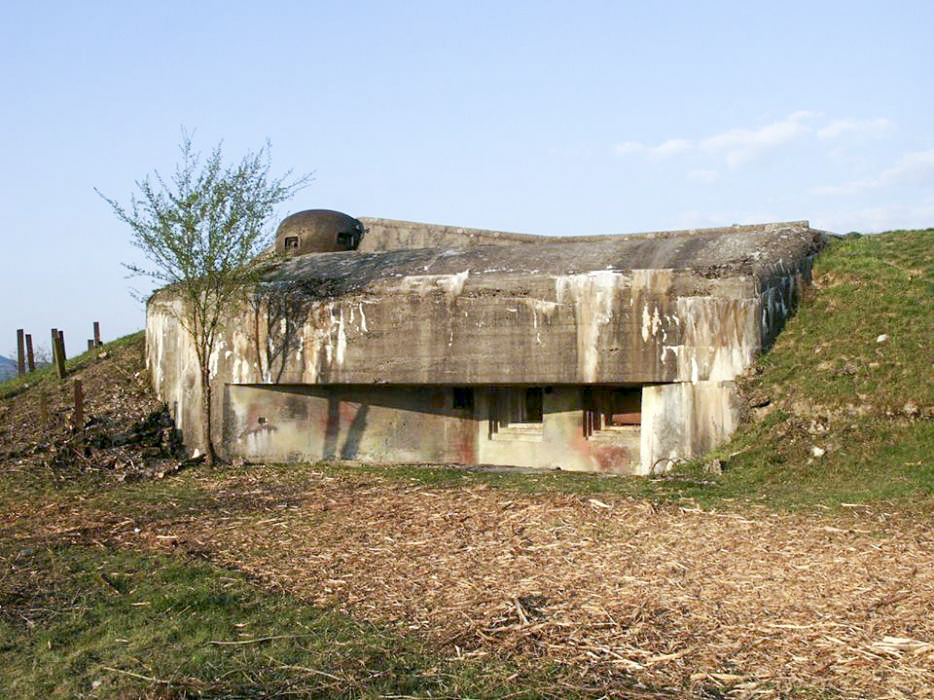Ligne Maginot - FOUR A CHAUX - FAC - (Ouvrage d'artillerie) - Bloc 6
La casemate d'infanterie qui a été reconstruite après guerre - GRAMI