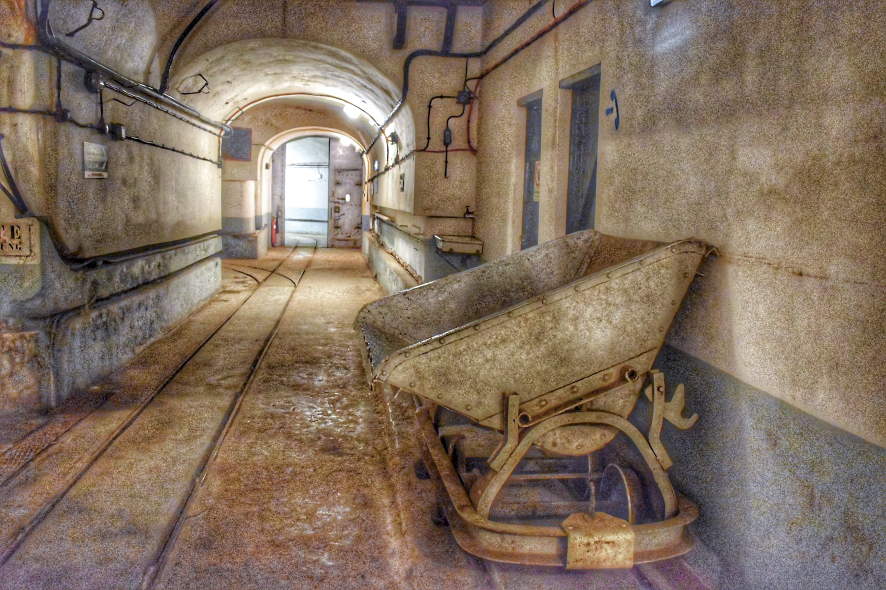 Ligne Maginot - FOUR A CHAUX - FAC - (Ouvrage d'artillerie) - Galerie au niveau de l'entrée munitions - Judith Menges