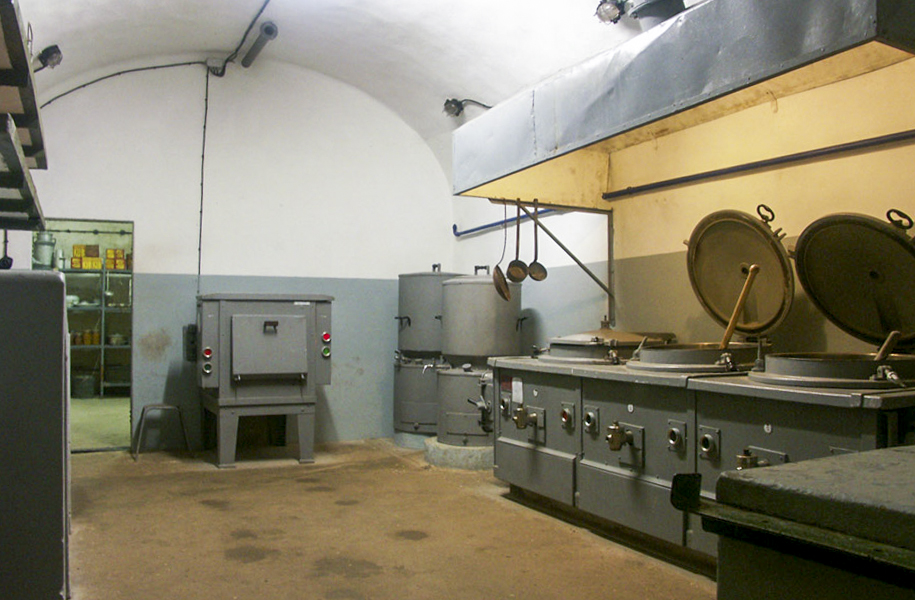 Ligne Maginot - FOUR A CHAUX - FAC - (Ouvrage d'artillerie) - La cuisine
Avec bien plus de modernisme pour l'époque que la plupart des cuisines françaises - Pascal LAMBERT