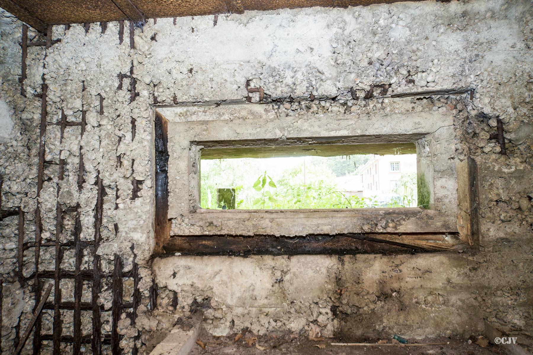 Ligne Maginot - PHILIPPSBOURG (Blockhaus pour canon) - Le créneau antichar - Lia VERMEULEN