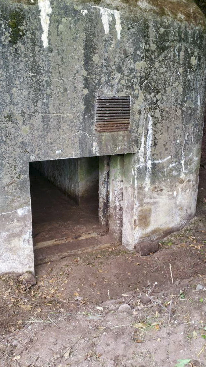 Ligne Maginot - PHILIPPSBOURG - (Blockhaus pour canon) - L'entrée du matériel et la bouche de ventilation - A.F.V.N. Association des Amis de la Fortification des Vosges du Nord