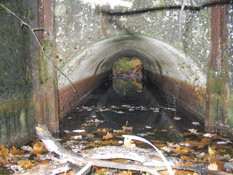 Ligne Maginot - ROTHENBOURG Ouest (Barrage 03) (Inondation défensive) - Détail du dispositif de vidange passant sous la digue - Antoine SCHOEN