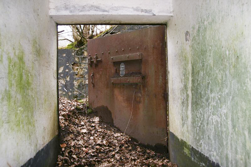 Ligne Maginot - WEIHERSTHAL Sud (Blockhaus pour canon) - Porte blindée à l'entrée du blockhaus - GRUBER Franck