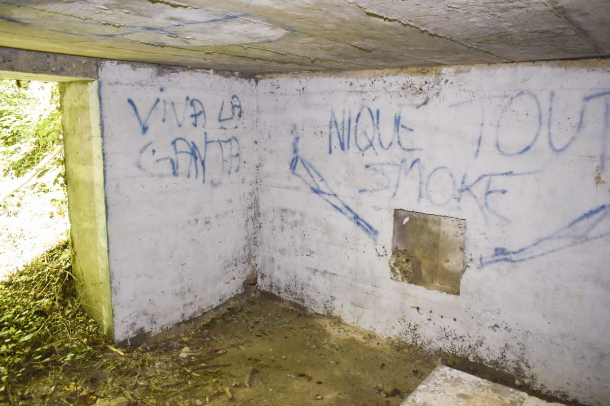 Ligne Maginot - KOETZINGUE 2 (Blockhaus pour canon) - Support de la bêche gauche - D. Froehly