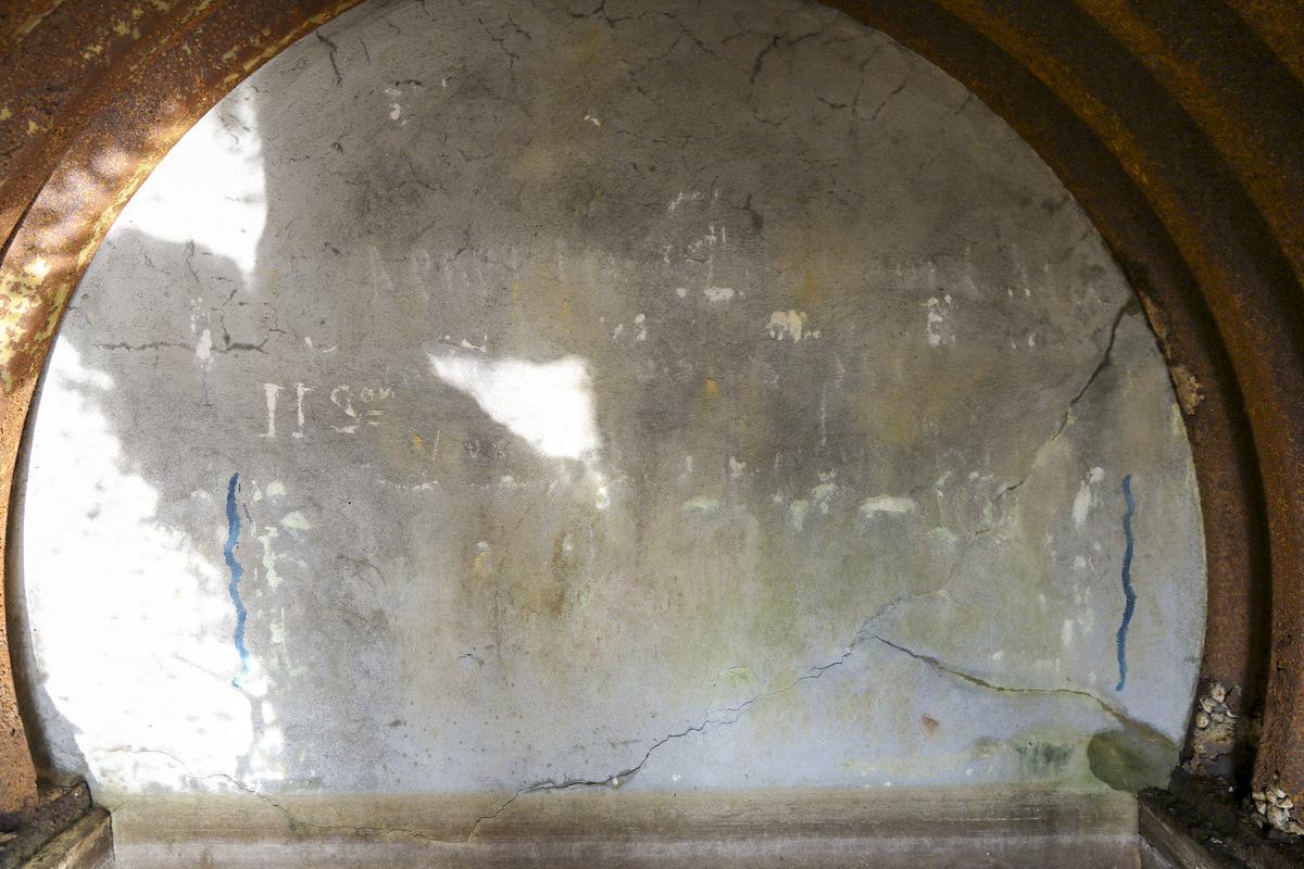 Ligne Maginot - BOIS de CALVERT (PC) - Au fond d'une alvéole une inscription sans doute d'époque, malheureusement peu lisible - Alain Perouffe