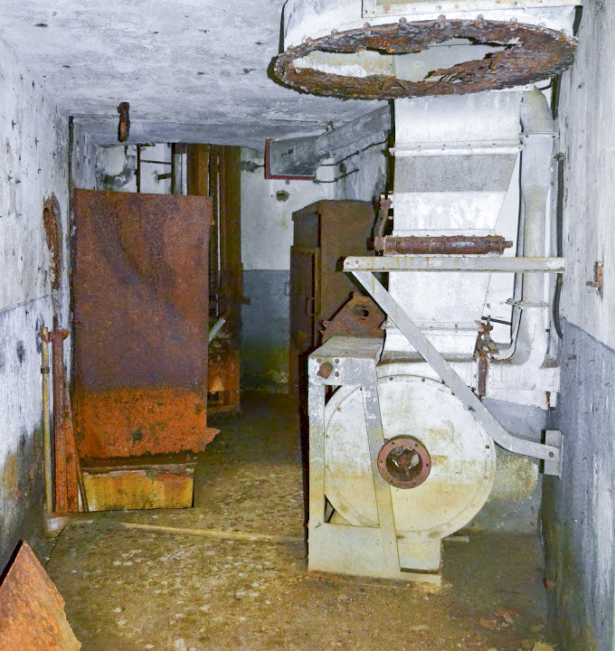 Ligne Maginot - BOIS de KANFEN Est - C43 (Casemate d'infanterie) - Les restes du système de ventilation - PAVEL Jan
