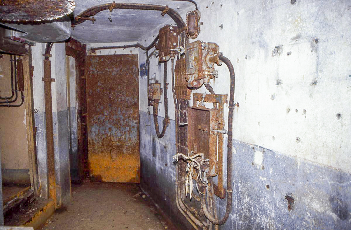 Ligne Maginot - BOIS DE KANFEN EST - C43 - (Casemate d'infanterie) - Le central téléphonique (TM32 à 4 directions) - Valentin Hemmert
