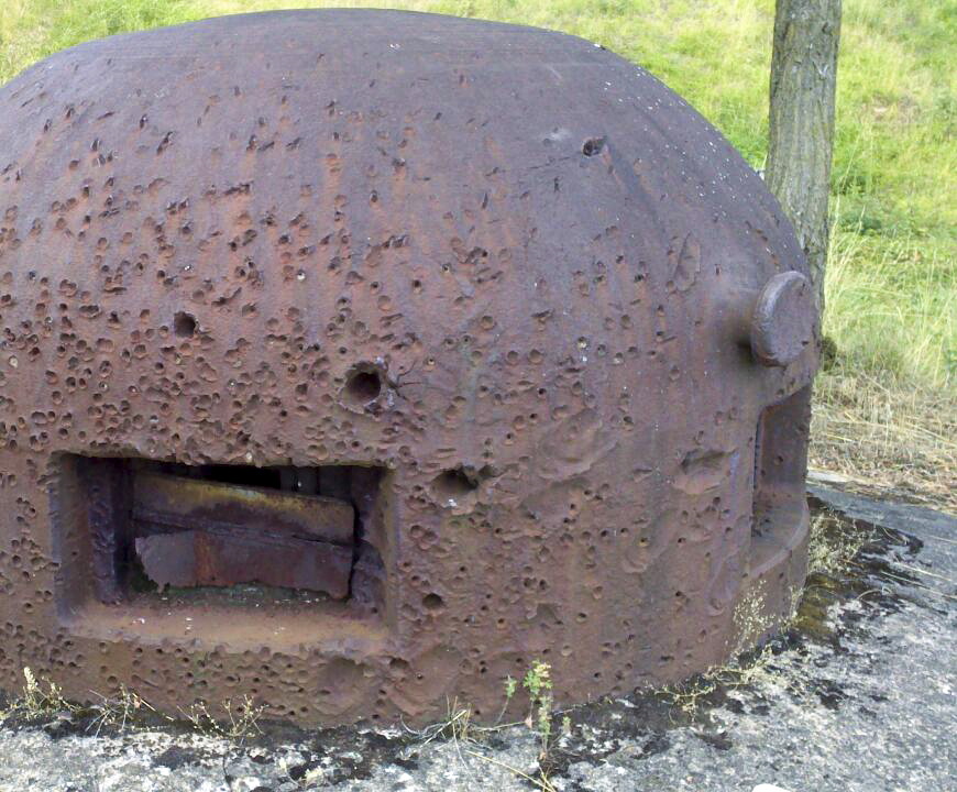 Ligne Maginot - HACKENBERG - A19 - (Ouvrage d'artillerie) - Entrée des hommes
Cloche GFM - 164maginot