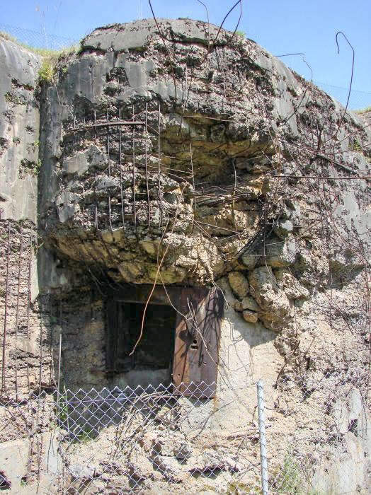 Ligne Maginot - HACKENBERG - A19 (Ouvrage d'artillerie) - Bloc 8
Détail d'un des créneaux de canon 75-29. - Schnoupf