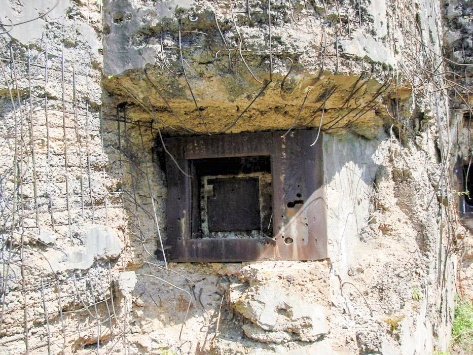 Ligne Maginot - HACKENBERG - A19 (Ouvrage d'artillerie) - Bloc 8
Détail d'un des créneaux de canon 75/29 - Schnoupf