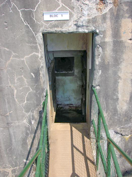 Ligne Maginot - HACKENBERG - A19 (Ouvrage d'artillerie) - Bloc 9
Issue de secours avec le créneau défendant l'entrée. - Schnoupf