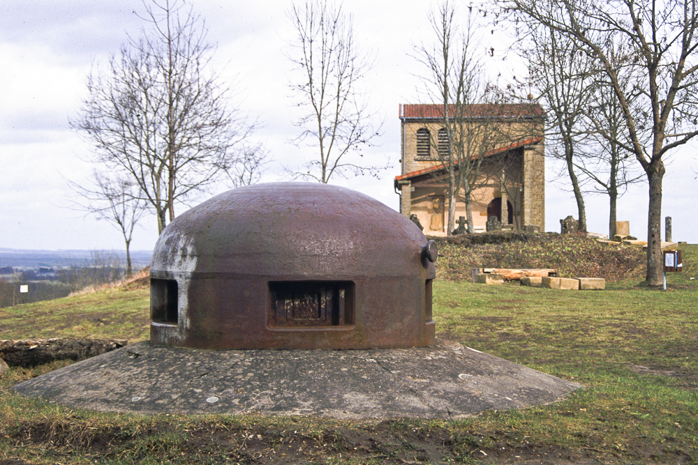 Ligne Maginot - HACKENBERG - A19 - (Ouvrage d'artillerie) - Bloc 11
Cloche GFM et la chapelle - Michel Teiten