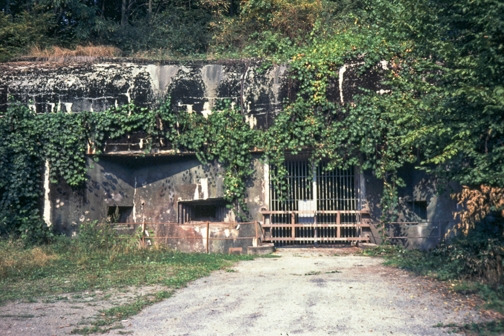 Ligne Maginot - GALGENBERG - A15 - (Ouvrage d'artillerie) - Entrée munitions
1982 - Michel Teiten