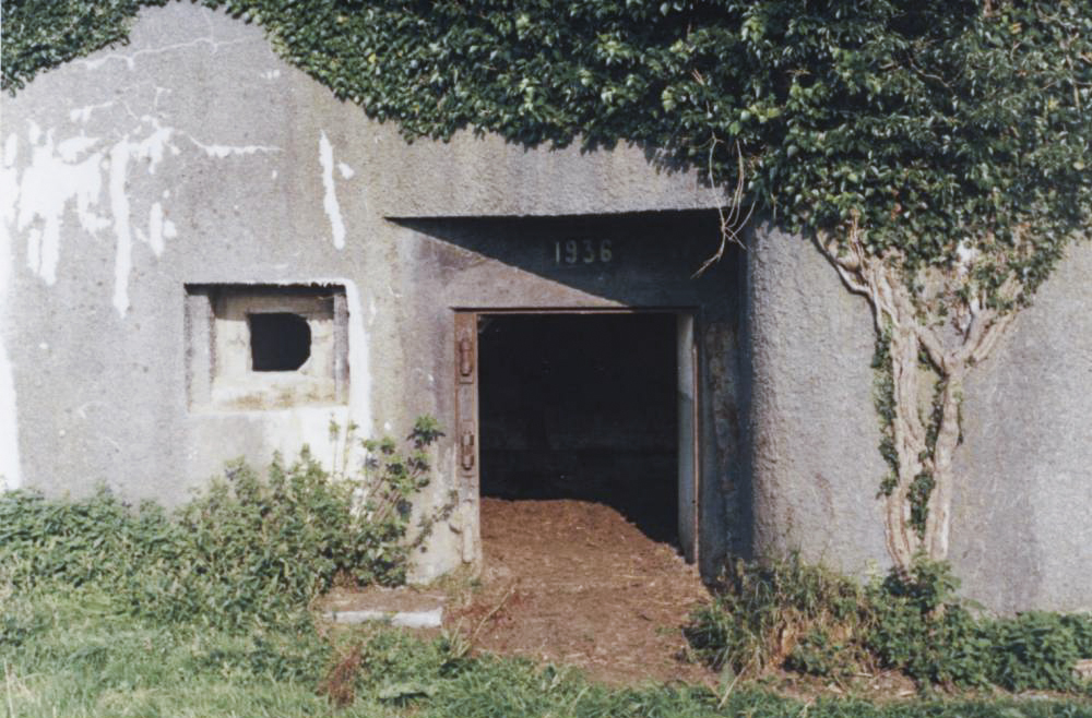 Ligne Maginot - B721 - TRIEUX du CHENEAU (Blockhaus pour canon) - L'entrée, avec sa date 1936 - legarsdunord