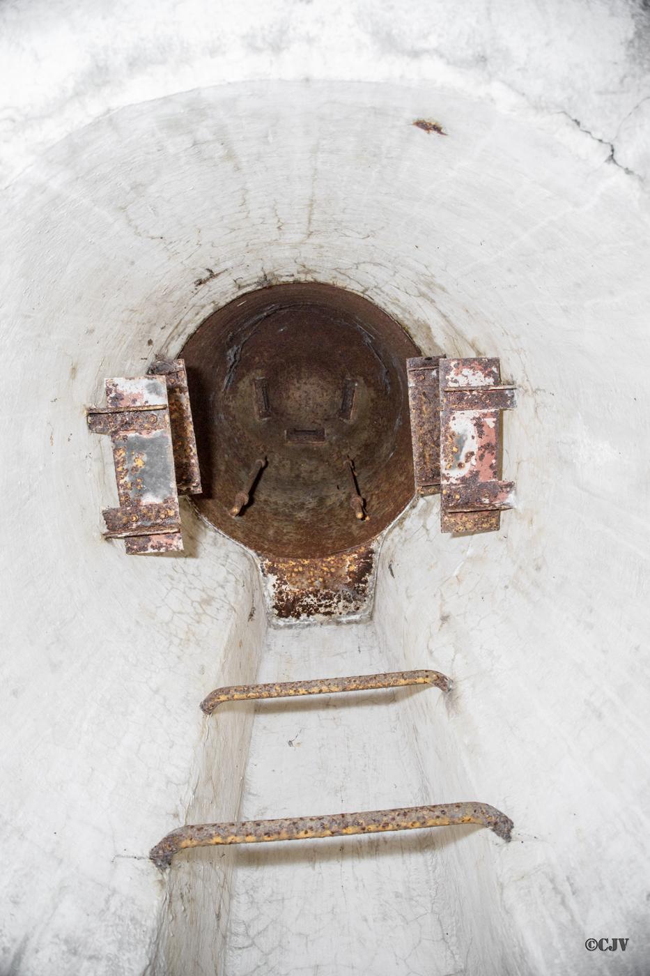 Ligne Maginot - B723 - FERME aux PUCES (Blockhaus pour canon) - L’intérieur de la cloche - Lia VERMEULEN