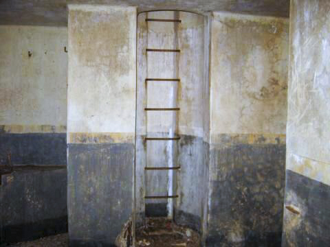 Ligne Maginot - B723 - FERME aux PUCES (Blockhaus pour canon) - Le puits de la cloche - AALMA - www.lignemaginot.com
