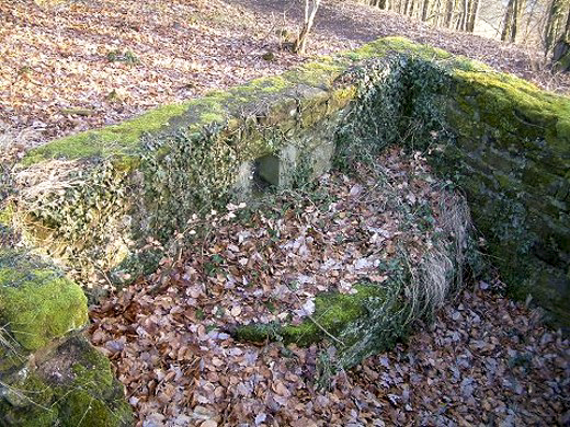 Ligne Maginot - CHATEAU NEUF 3 (Blockhaus pour arme infanterie) - Le créneau et sa tablette bétonnée - AALMA