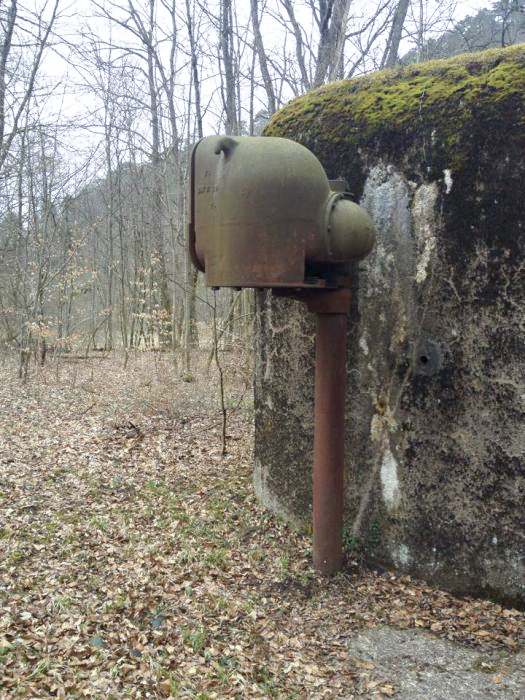 Ligne Maginot - GRUNENTHAL - C59 - (Casemate d'infanterie - Double) - Le support blindé pour projecteur - EVA Philippe