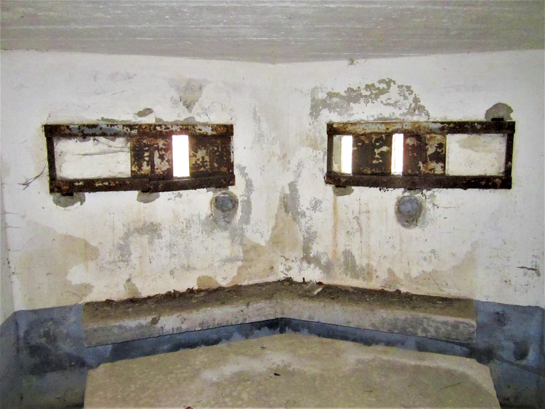 Ligne Maginot - M14 - GUNSTHAL 2 - (Blockhaus pour arme infanterie) - Les deux créneaux - Gregory Fuchs