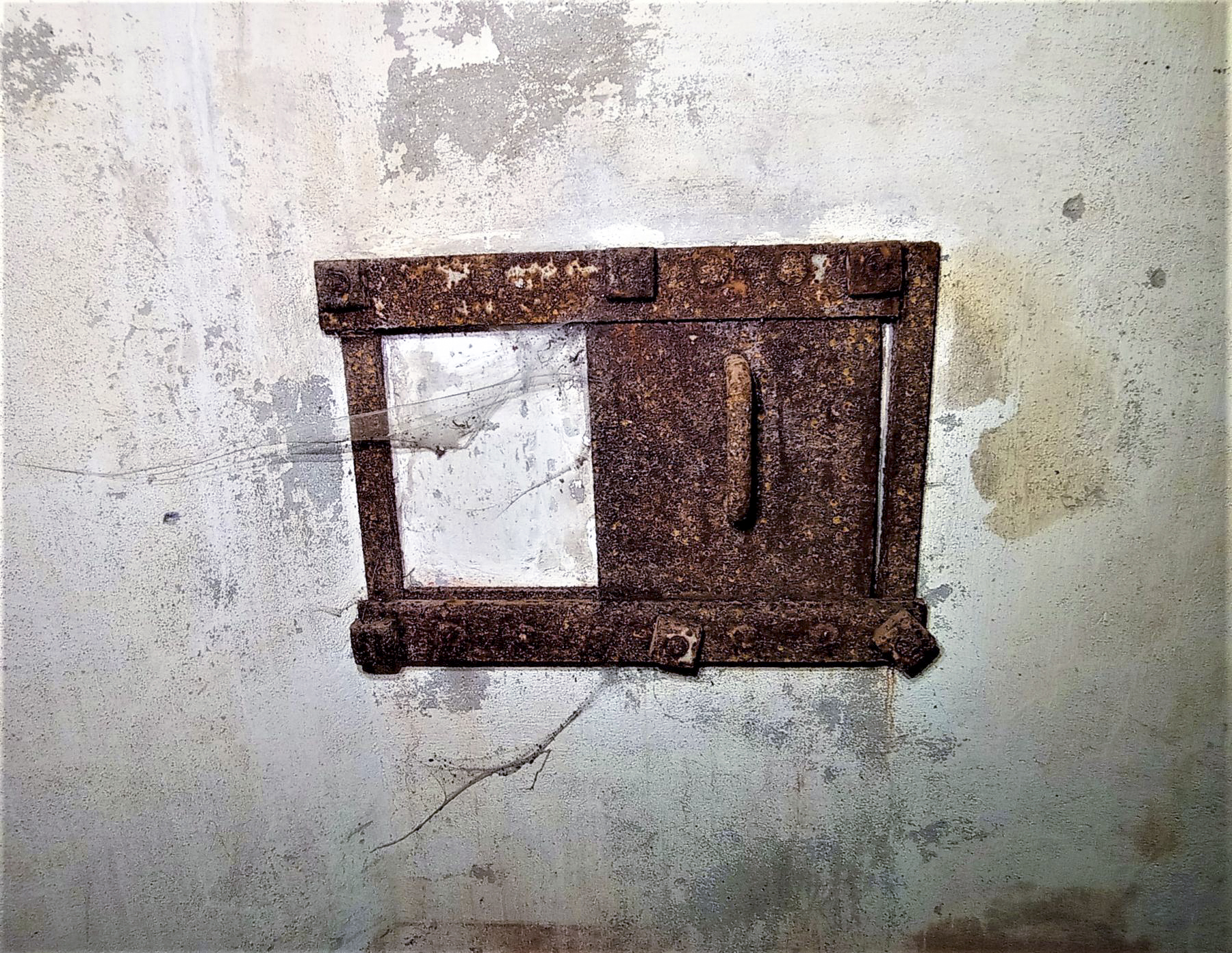 Ligne Maginot - C10 - GUNSTHAL 3 - (Blockhaus pour canon) - Détail du créneau latéral - Baptiste GAUDIN