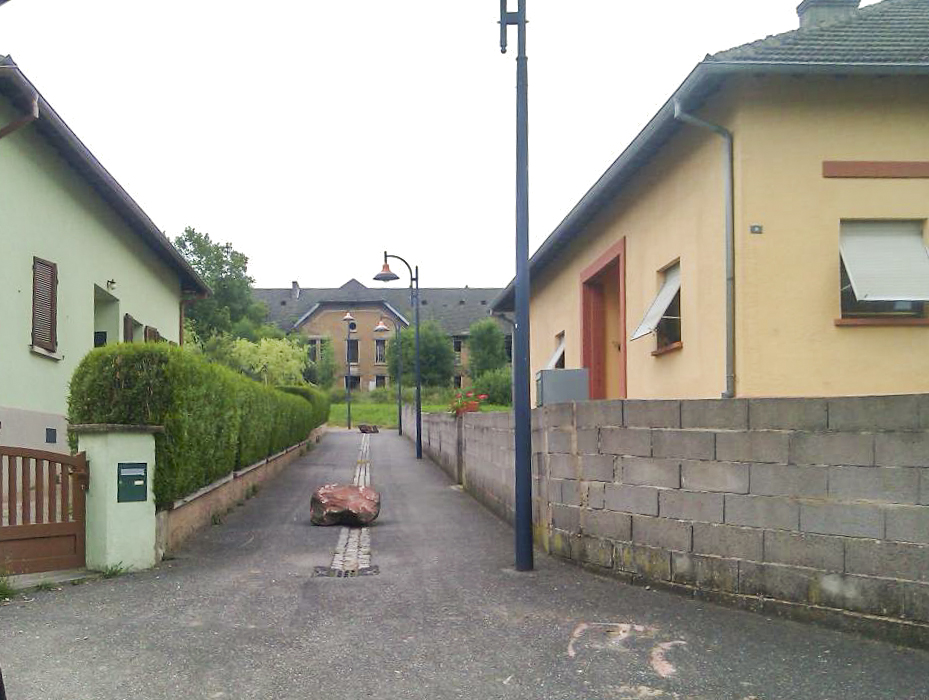 Ligne Maginot - LANGENSOULTZBACH - (Camp de sureté) - Bâtiment principal du casernement en 2014, Il sert actuellement comme bâtiment de manœuvres pompiers et a failli être détruit en 2014 - donceuh