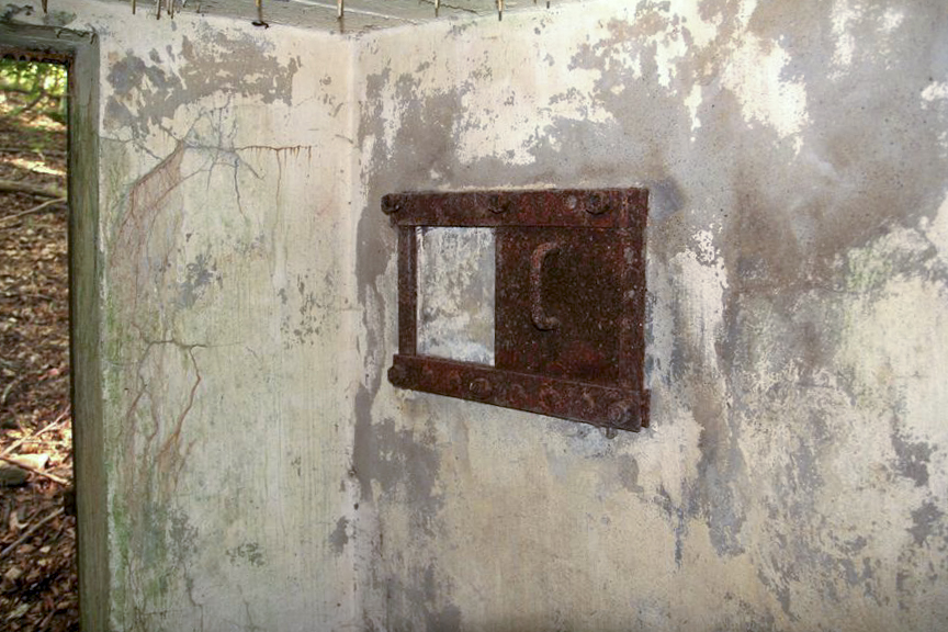Ligne Maginot - FM41 - GRAND MUEHLBERG 1 - (Blockhaus pour arme infanterie) - Créneau de gauche - B.Henrich