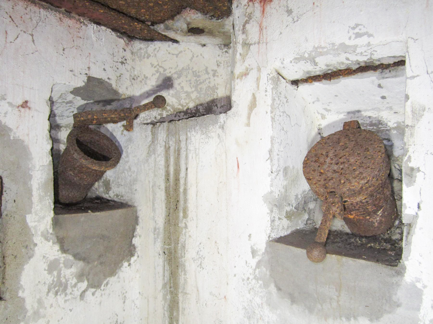 Ligne Maginot - LANGTHAL 1 - (Blockhaus pour arme infanterie) - Les deux goulottes à grenades - Gregory Fuchs