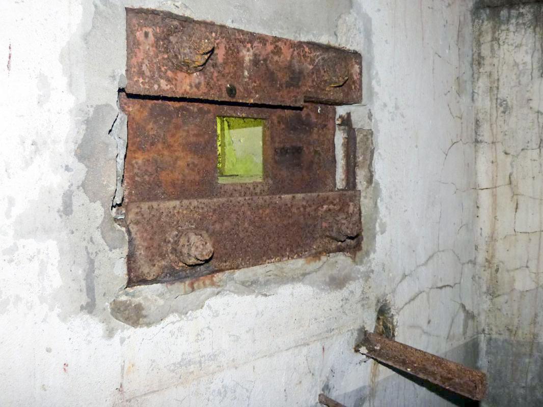 Ligne Maginot - LANGTHAL 1 - (Blockhaus pour arme infanterie) - Créneau FM latéral - JMBrams